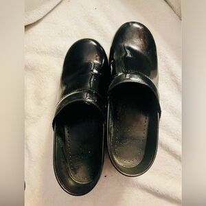 Dansko clogs. Black patent leather size 39.